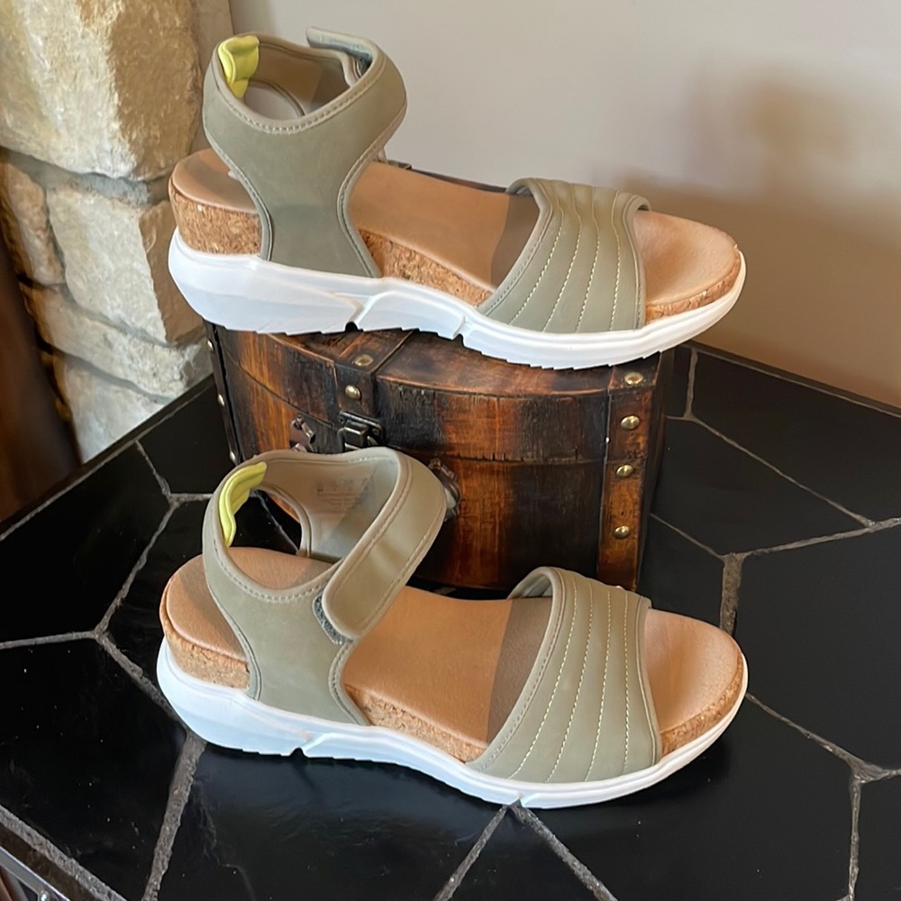 Dr. Scholl’s Hey Girl Wedge sandal